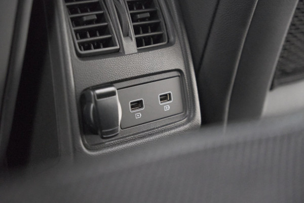 Renault Captur TCe 90 Intens | Camera | Parkeersensoren | Navigatie | 18 Inch Velgen