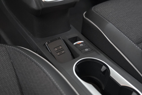 Renault Captur TCe 90 Intens | Camera | Parkeersensoren | Navigatie | 18 Inch Velgen