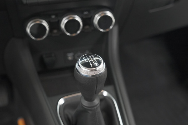 Renault Captur TCe 90 Intens | Camera | Parkeersensoren | Navigatie | 18 Inch Velgen