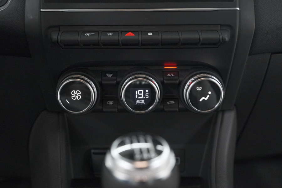 Renault Captur TCe 90 Intens | Camera | Parkeersensoren | Navigatie | 18 Inch Velgen