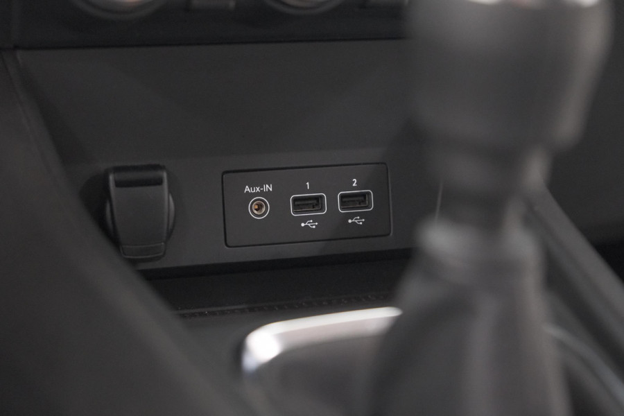 Renault Captur TCe 90 Intens | Camera | Parkeersensoren | Navigatie | 18 Inch Velgen