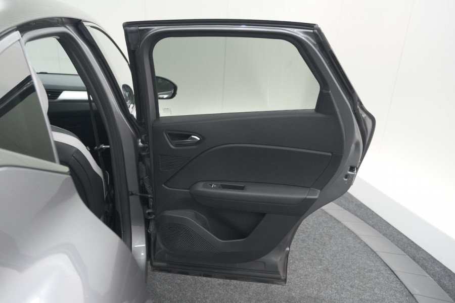 Renault Captur TCe 90 Intens | Camera | Parkeersensoren | Navigatie | 18 Inch Velgen