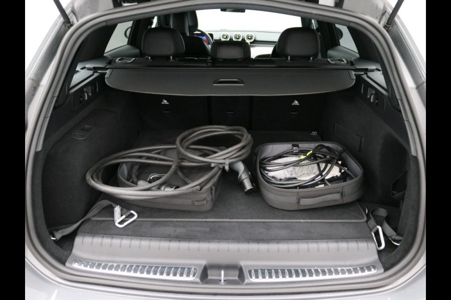 Mercedes-Benz C-Klasse Estate 300 e AMG Plug-In Hybride AMG Line | Night Pakket | Panorama Schuif-Kanteldak | Ledkoplampen | Alarm | Achteruitrijcamera | Keyless-Go | Memory Voorstoelen. Inclusief 24 maanden MB Certified garantie voor Europa.