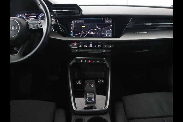 Audi A3 30 TFSI Business edition | Trekhaak | Adaptive cruise | Carplay | Park Assist | Climate control | Virtual Cockpit | Full LED | Sportstoelen | Navigatie | Parkeerhulp
