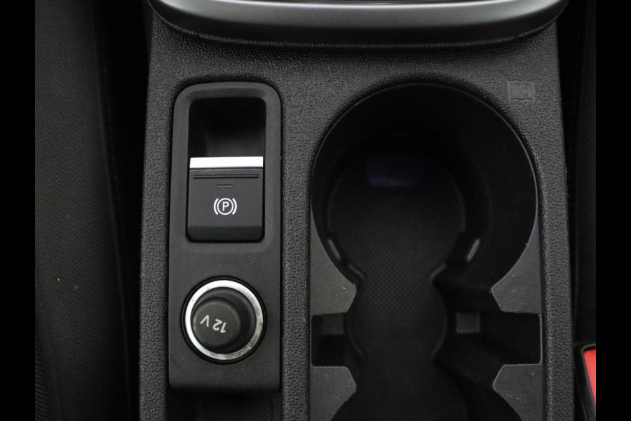 Audi A3 30 TFSI Business edition | Trekhaak | Adaptive cruise | Carplay | Park Assist | Climate control | Virtual Cockpit | Full LED | Sportstoelen | Navigatie | Parkeerhulp