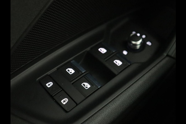 Audi A3 30 TFSI Business edition | Trekhaak | Adaptive cruise | Carplay | Park Assist | Climate control | Virtual Cockpit | Full LED | Sportstoelen | Navigatie | Parkeerhulp