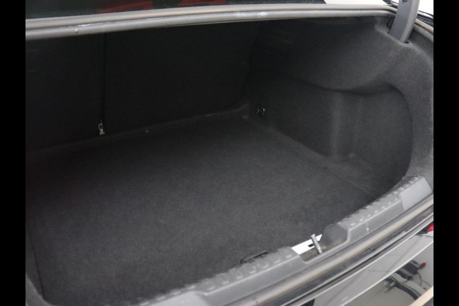 Audi A3 30 TFSI Business edition | Trekhaak | Adaptive cruise | Carplay | Park Assist | Climate control | Virtual Cockpit | Full LED | Sportstoelen | Navigatie | Parkeerhulp