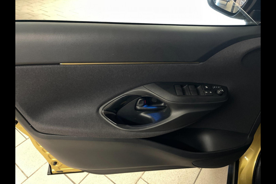 Toyota Yaris Cross 1.5 Hybrid Launch Edition AUTOMAAT AIRCO CLIMA NAVI APPLE CARPLAY STOELVERW MULTI STUUR LEER STOF NETTE AUTO