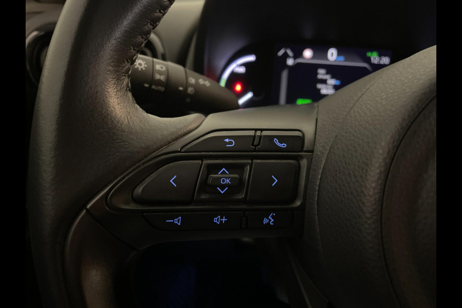 Toyota Yaris Cross 1.5 Hybrid Launch Edition AUTOMAAT AIRCO CLIMA NAVI APPLE CARPLAY STOELVERW MULTI STUUR LEER STOF NETTE AUTO
