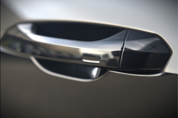 Audi e-tron e-tron 55 quattro advanced 95 kWh S-Line | Panoramadak | RS Seats | Bang & Olufsen | Stoelverwarming | Head-Up Display | 360 Camera | Matrix LED | Luchtvering | Memory Seat | Elektrisch Verstelbare Stoelen | B&O