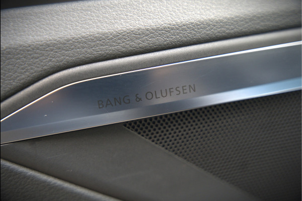 Audi e-tron e-tron 55 quattro advanced 95 kWh S-Line | Panoramadak | RS Seats | Bang & Olufsen | Stoelverwarming | Head-Up Display | 360 Camera | Matrix LED | Luchtvering | Memory Seat | Elektrisch Verstelbare Stoelen | B&O
