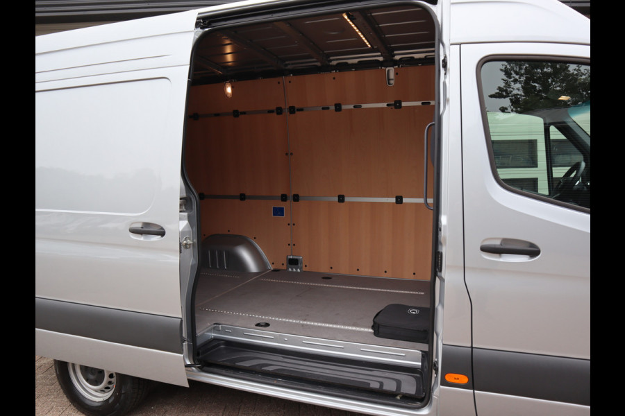Mercedes-Benz eSprinter 314 RWD Achterwiel aandrijving + Snelladen - L2H2 - New Model - WLPT 181 km - LED - Vol Opties