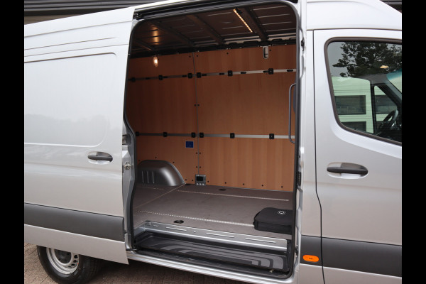 Mercedes-Benz eSprinter 314 RWD Achterwiel aandrijving + Snelladen - L2H2 - New Model - WLPT 181 km - LED - Vol Opties