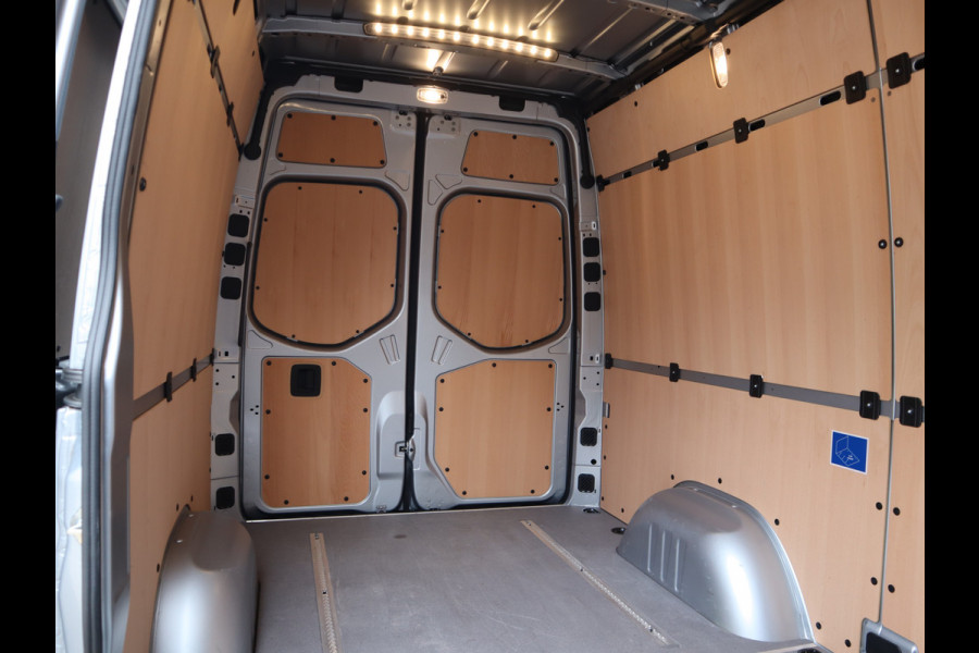 Mercedes-Benz eSprinter 314 RWD Achterwiel aandrijving + Snelladen - L2H2 - New Model - WLPT 181 km - LED - Vol Opties
