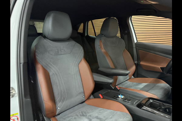 Volkswagen ID.4 First 77 kWh | Navi | Camera | Adaptive Cruise | 1st | Leder / Alcantara | Trekhaak | BTW-Auto | Carplay