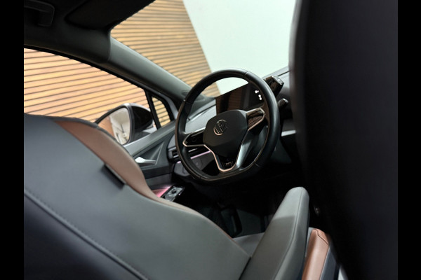 Volkswagen ID.4 First 77 kWh | Navi | Camera | Adaptive Cruise | 1st | Leder / Alcantara | Trekhaak | BTW-Auto | Carplay