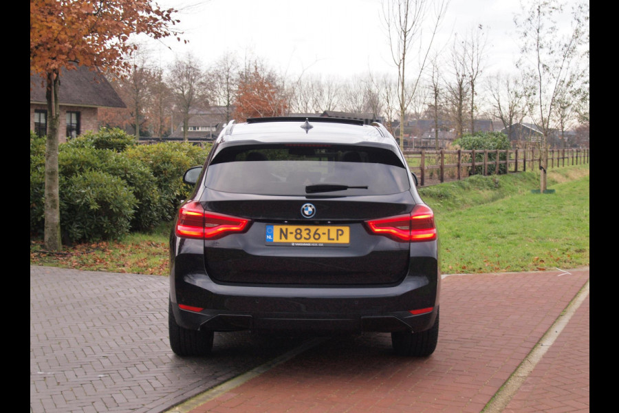 BMW iX3 High Executive 80 kWh | Panoramadak | 360 Camera | Harman Kardon | Head-up Display | Sfeerverlichting |