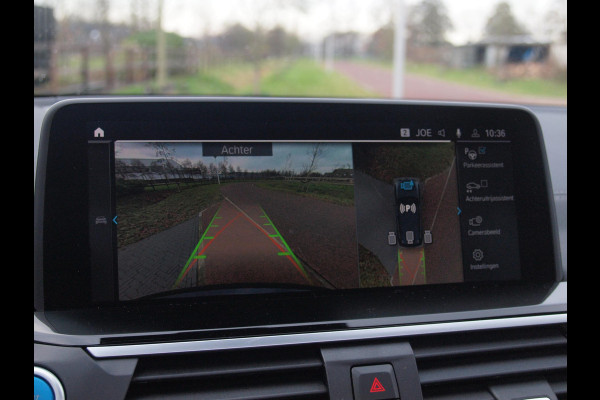 BMW iX3 High Executive 80 kWh | Panoramadak | 360 Camera | Harman Kardon | Head-up Display | Sfeerverlichting |