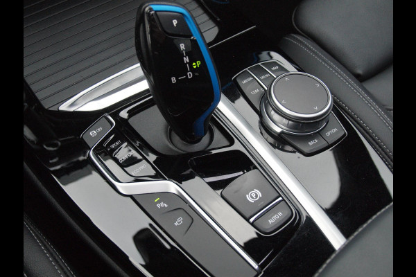 BMW iX3 High Executive 80 kWh | Panoramadak | 360 Camera | Harman Kardon | Head-up Display | Sfeerverlichting |