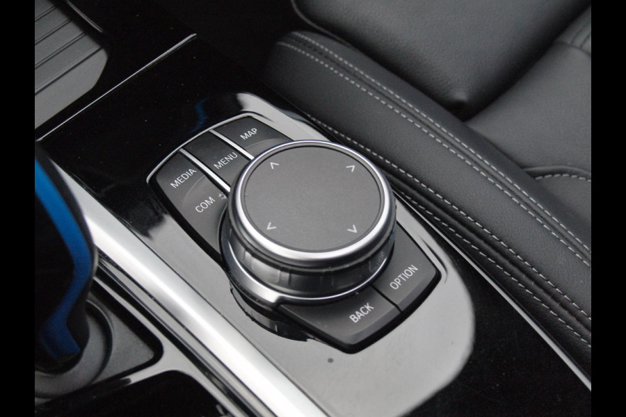 BMW iX3 High Executive 80 kWh | Panoramadak | 360 Camera | Harman Kardon | Head-up Display | Sfeerverlichting |