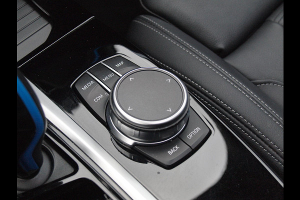 BMW iX3 High Executive 80 kWh | Panoramadak | 360 Camera | Harman Kardon | Head-up Display | Sfeerverlichting |