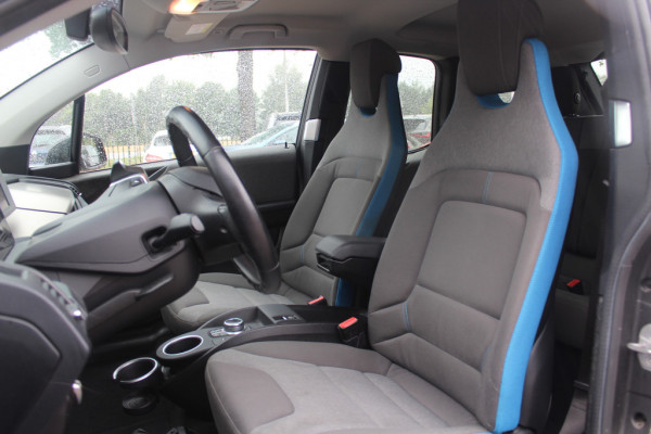 BMW i3 Basis 120Ah 42 kWh / SoH 91.4% Navigatie / 19'' / Parkeerhulp achter / Navigatie / Harman Kardon / Stoelverwarming / Cruise Control / Warmtepomp / Getint glas