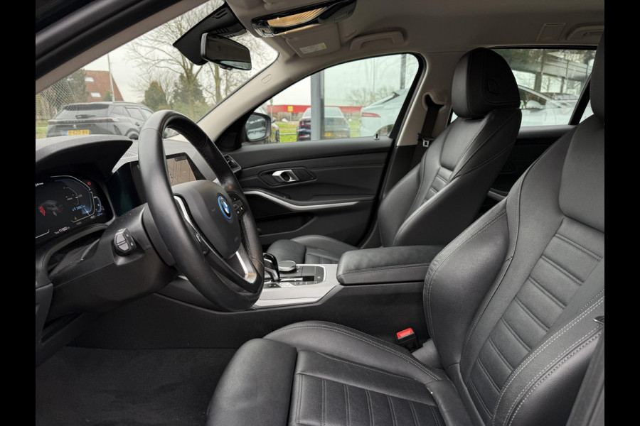 BMW 3 Serie Touring 320e Aut. Hybrid Executive Business | Leder Sport | Trekhaak | BMW Laser |
