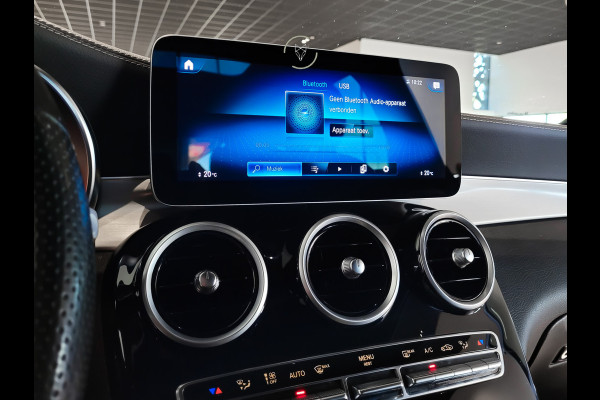 Mercedes-Benz GLC 200 4-M AMG Night|Panorama|20"|Trekhaak|MBUX|Spoorpakket|Sfeerverlichting|Treeplanken|New Service