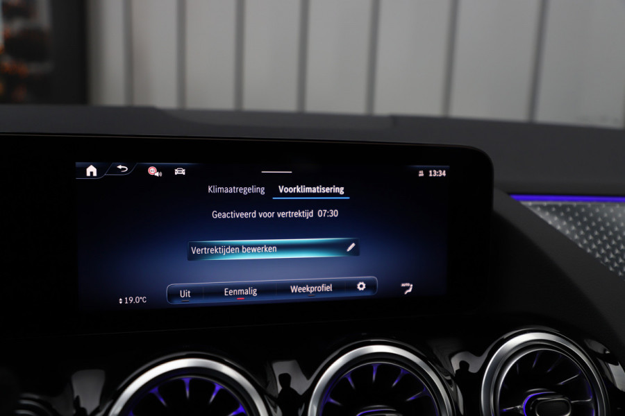 Mercedes-Benz B-Klasse 250e Luxury Line | 218PK | Keyless-go | Sfeerverlichting | ACC | Stuurwielverw. | Standkachel | 2024.