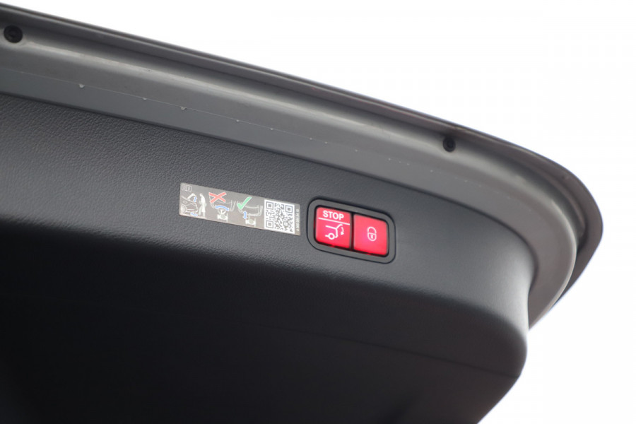 Mercedes-Benz GLC 400e AMG 4-Matic | 381PK | Head-up | Keyless-go | Pano | Sfeerverlichting | Burmester | Digital-light | Trekhaak | 2024.