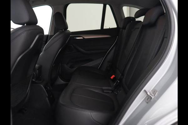 BMW X1 sDrive18i High Executive | Head-Up | Trekhaak | Leder | Stoelverwarming | Sportstoelen | Full LED | Park Assist | Climate control | Bluetooth | Navigatie | Cruise control