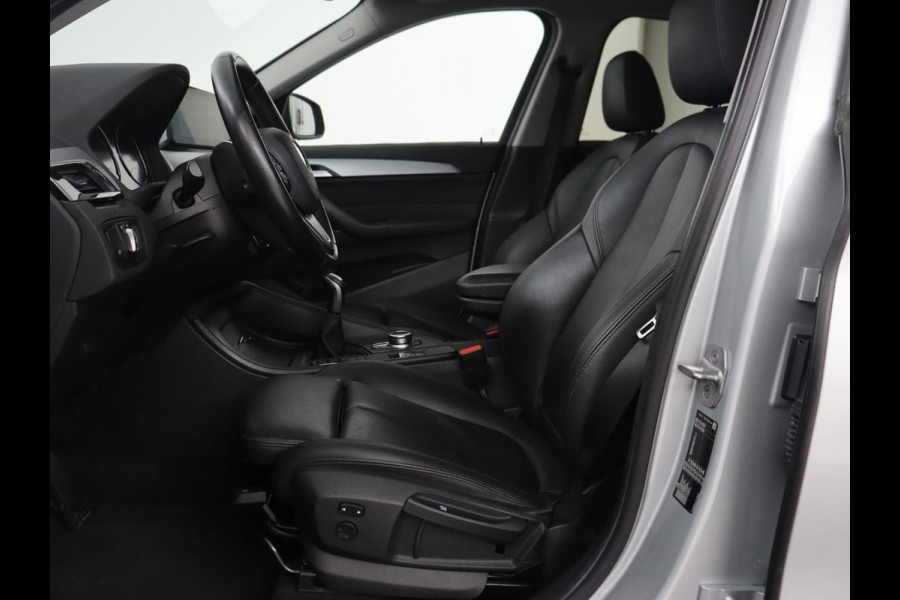 BMW X1 sDrive18i High Executive | Head-Up | Trekhaak | Leder | Stoelverwarming | Sportstoelen | Full LED | Park Assist | Climate control | Bluetooth | Navigatie | Cruise control