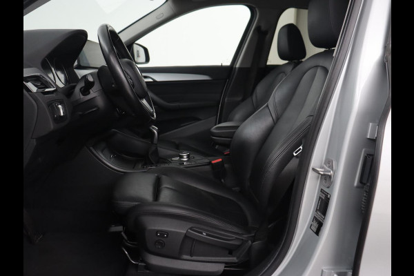 BMW X1 sDrive18i High Executive | Head-Up | Trekhaak | Leder | Stoelverwarming | Sportstoelen | Full LED | Park Assist | Climate control | Bluetooth | Navigatie | Cruise control