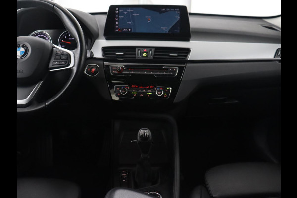 BMW X1 sDrive18i High Executive | Head-Up | Trekhaak | Leder | Stoelverwarming | Sportstoelen | Full LED | Park Assist | Climate control | Bluetooth | Navigatie | Cruise control