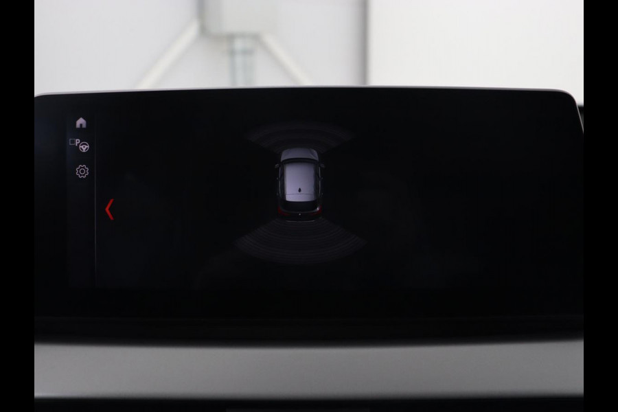 BMW X1 sDrive18i High Executive | Head-Up | Trekhaak | Leder | Stoelverwarming | Sportstoelen | Full LED | Park Assist | Climate control | Bluetooth | Navigatie | Cruise control