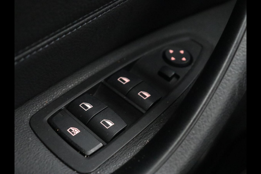 BMW X1 sDrive18i High Executive | Head-Up | Trekhaak | Leder | Stoelverwarming | Sportstoelen | Full LED | Park Assist | Climate control | Bluetooth | Navigatie | Cruise control