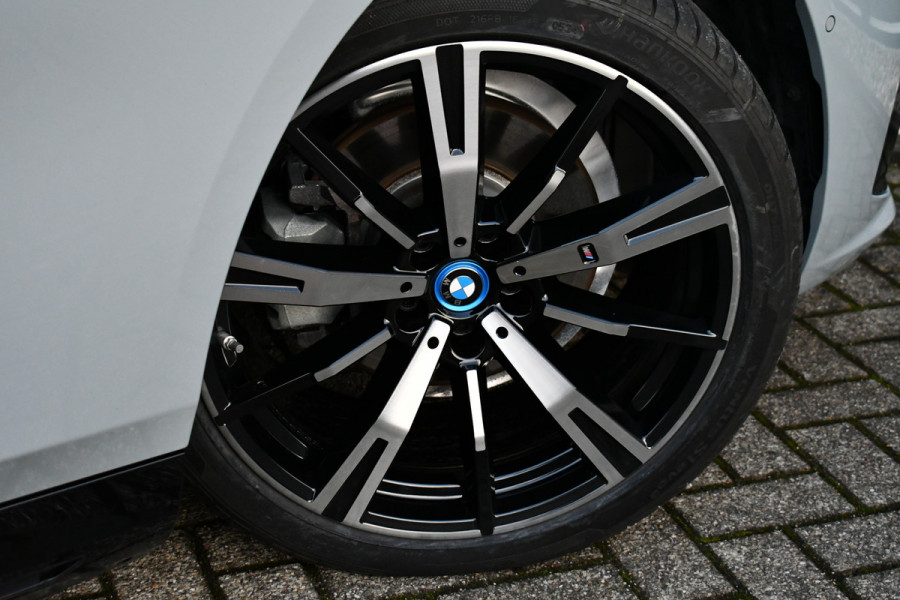 BMW 5 Serie 530e M-Sport Pano ACC 360 H/K Stoel-vent Brooklyngrau