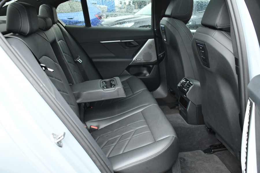 BMW 5 Serie 530e M-Sport Pano ACC 360 H/K Stoel-vent Brooklyngrau