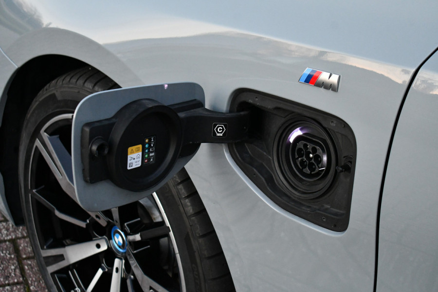 BMW 5 Serie 530e M-Sport Pano ACC 360 H/K Stoel-vent Brooklyngrau