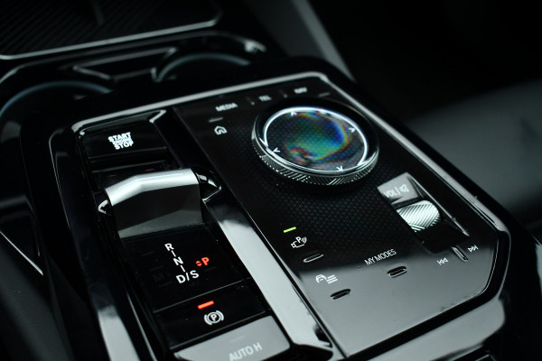 BMW 5 Serie 530e M-Sport Pano ACC 360 H/K Stoel-vent Brooklyngrau