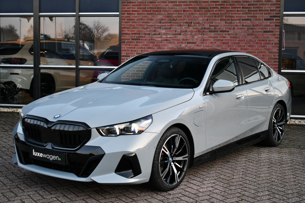 BMW 5 Serie 530e M-Sport Pano ACC 360 H/K Stoel-vent Brooklyngrau
