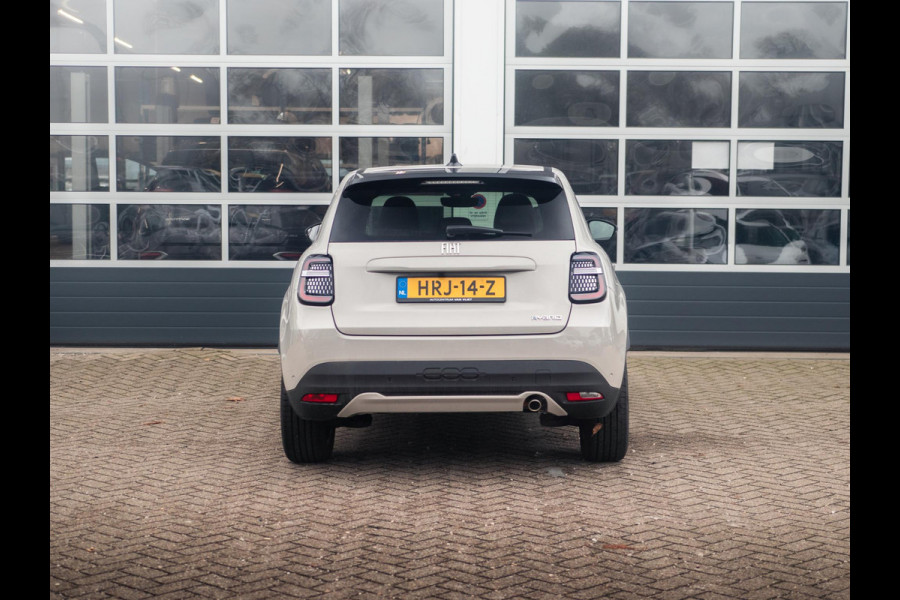 Fiat 600 1.2 Hybrid 110pk La Prima | Leder | Stoelmassage | Camera | Carplay | Adapt. Cruise | Winter Pack