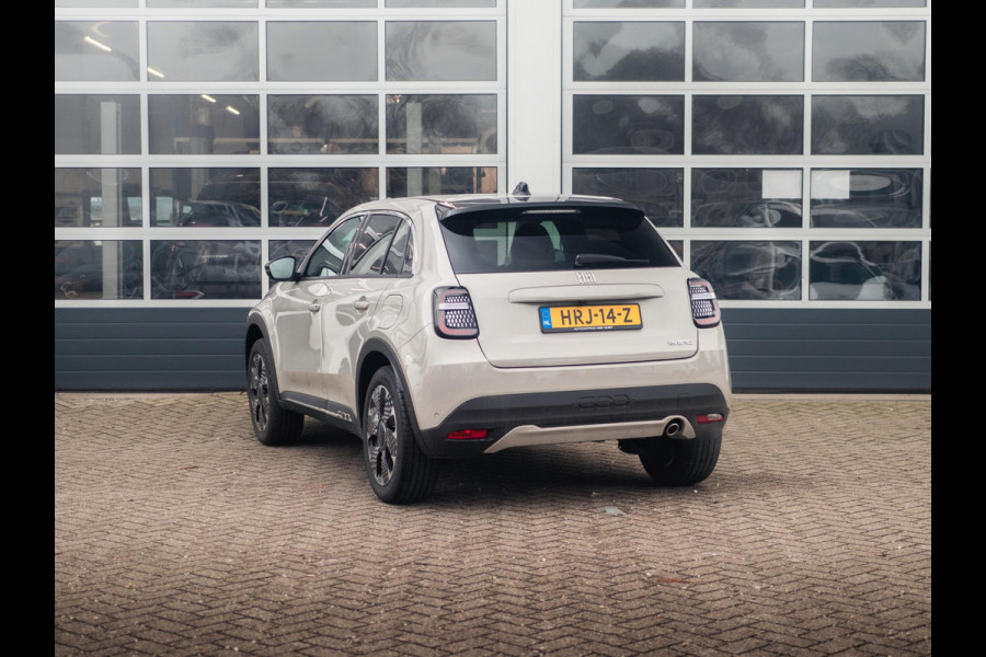 Fiat 600 1.2 Hybrid 110pk La Prima | Leder | Stoelmassage | Camera | Carplay | Adapt. Cruise | Winter Pack