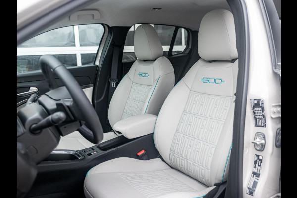Fiat 600 1.2 Hybrid 110pk La Prima | Leder | Stoelmassage | Camera | Carplay | Adapt. Cruise | Winter Pack