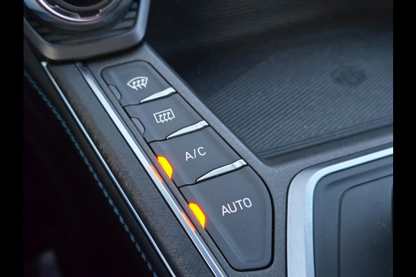 Lynk & Co 01 1.5 Black Edition Panoramadak/360° Camera/ACC/Stoelverwarming