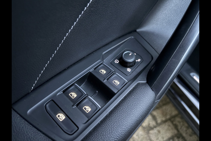 Volkswagen Tiguan Allspace 1.5 TSI Highline Business R 7p. | Pano | Elektrische Trekhaak | Memory Stoelen | Leer