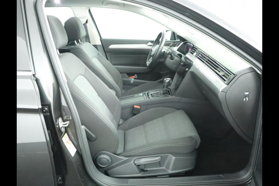 Volkswagen Passat Variant 1.5 TSI Business|Pano|Stoelverwarming|Keyless