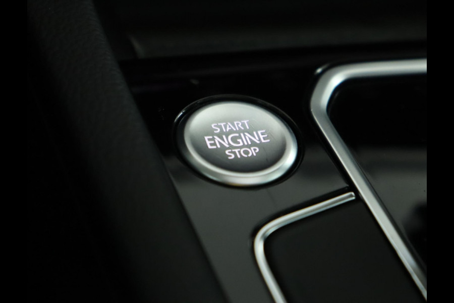 Volkswagen Passat Variant 1.5 TSI Business|Pano|Stoelverwarming|Keyless