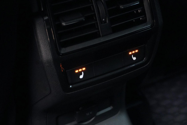 Škoda Karoq 1.5 TSI ACT Sportline Automaat | Pano-dak | CarPlay | Virtual | Acc | Stoelverwarming V+A | Led | Pdc | Keyless |