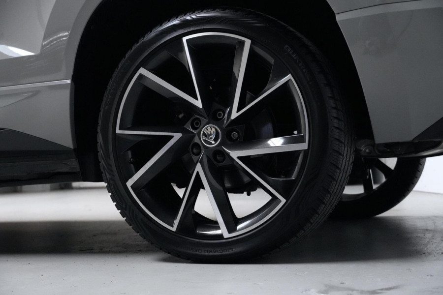 Škoda Karoq 1.5 TSI ACT Sportline Automaat | Pano-dak | CarPlay | Virtual | Acc | Stoelverwarming V+A | Led | Pdc | Keyless |